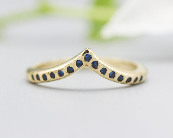 14k gold with line texture design band ring with tiny 15 blue sapphire on the center