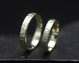 Set of his and her wedding bands ring in 18k gold in wood design texture