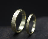 Set of his and her wedding bands ring in 18k gold in hammered texture