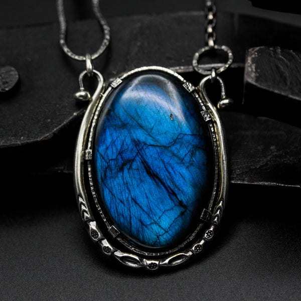 Elegant Oval Blue Labradorite Pendant Necklace