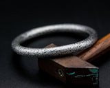 Sterling silver round bangle with oxidized hammered texture(M)