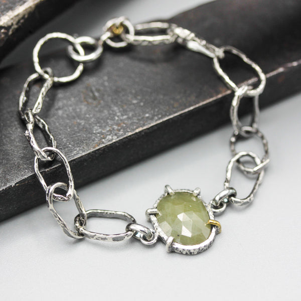 Bracelet oval faceted gray sapphire and Ruby decoration with hoop hard texture oxidized sterling silver chain