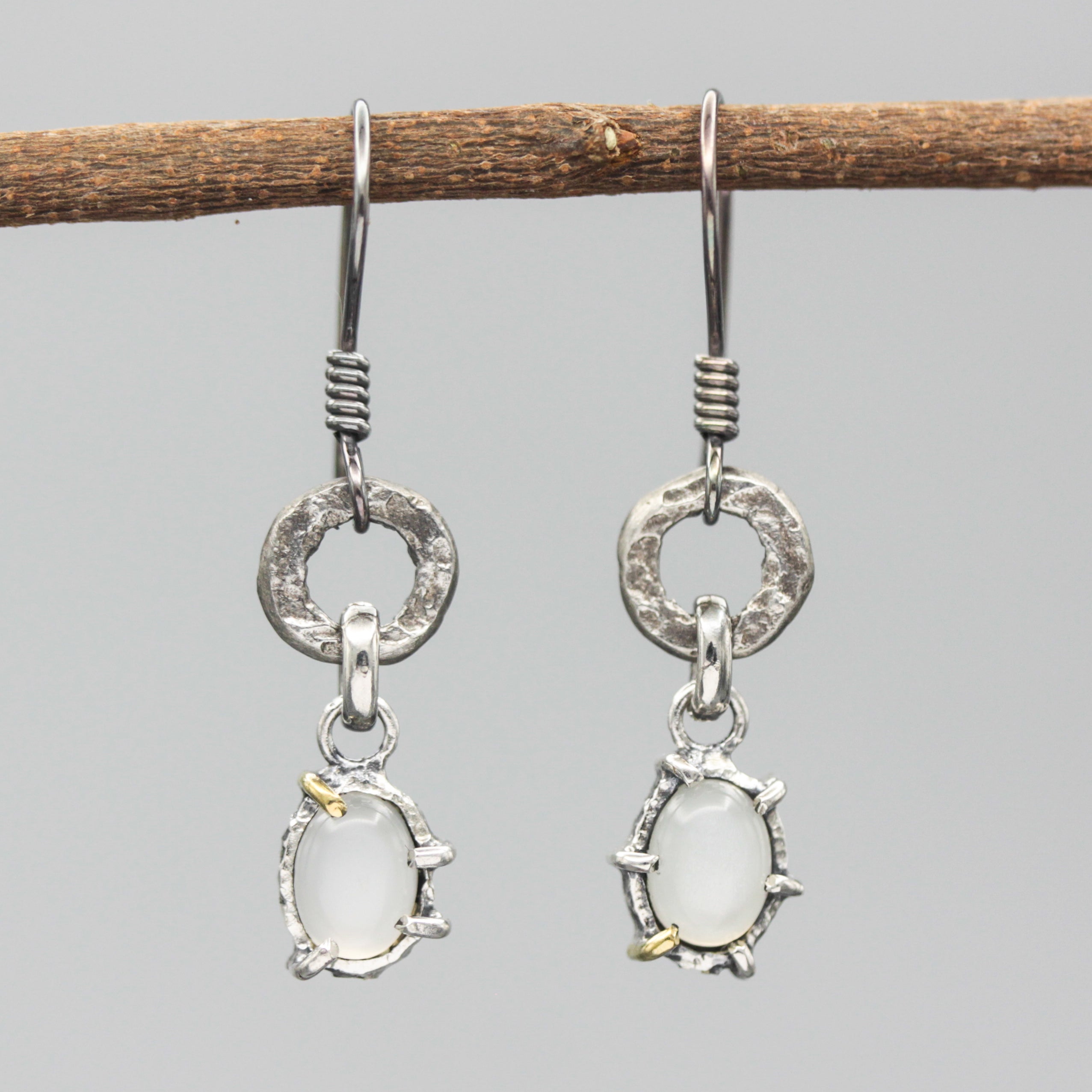 【HYERES LOR】Champagne Moon Silver Gutte Oval Earrings (M) HYERES LOR】Champagne Moon Silver Gutte Oval Earrings (M)