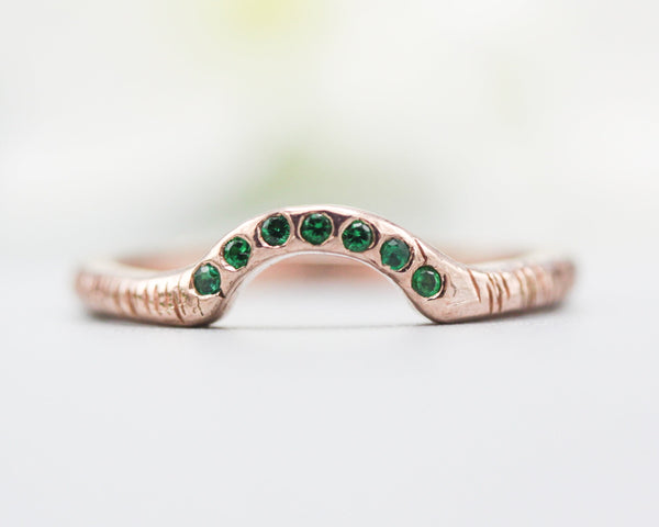 14k rose gold with line texture design band ring with tiny 7 emerald on the center