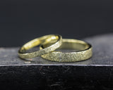 Set of his and her wedding bands ring in 18k gold in hammered texture