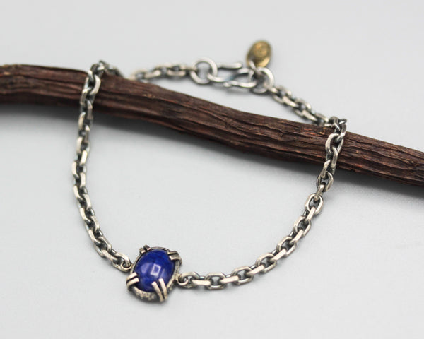 Oval lapis lazuli bracelet in silver bezel and double prongs setting and oxidized sterling silver in cable design chain