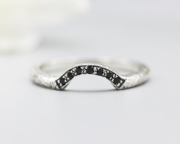 Sterling silver with hammer texture design band ring with tiny 7 black spinel on the center
