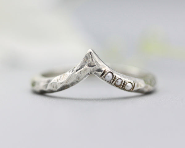 Sterling silver with hammer texture design band ring with tiny 3 freshwater pearls on the side