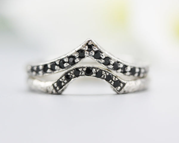 Silver hammer texture design band ring with tiny 15 black spinel set with silve hammer texture design band ring with tiny 7 black spinel