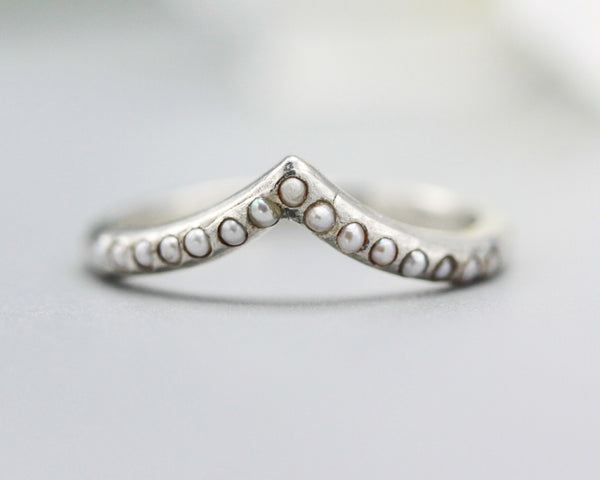 Sterling silver with hammer texture design band ring with tiny 15 freshwater pealrs on the center