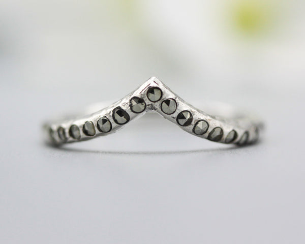 Sterling silver with hammer texture design band ring with tiny 15 pyrite on the center
