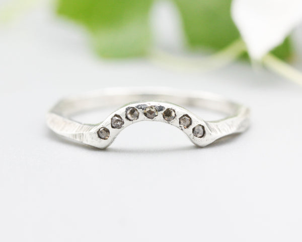 Sterling silver with geometric texture design band ring with tiny 7 champagne diamonds on the center