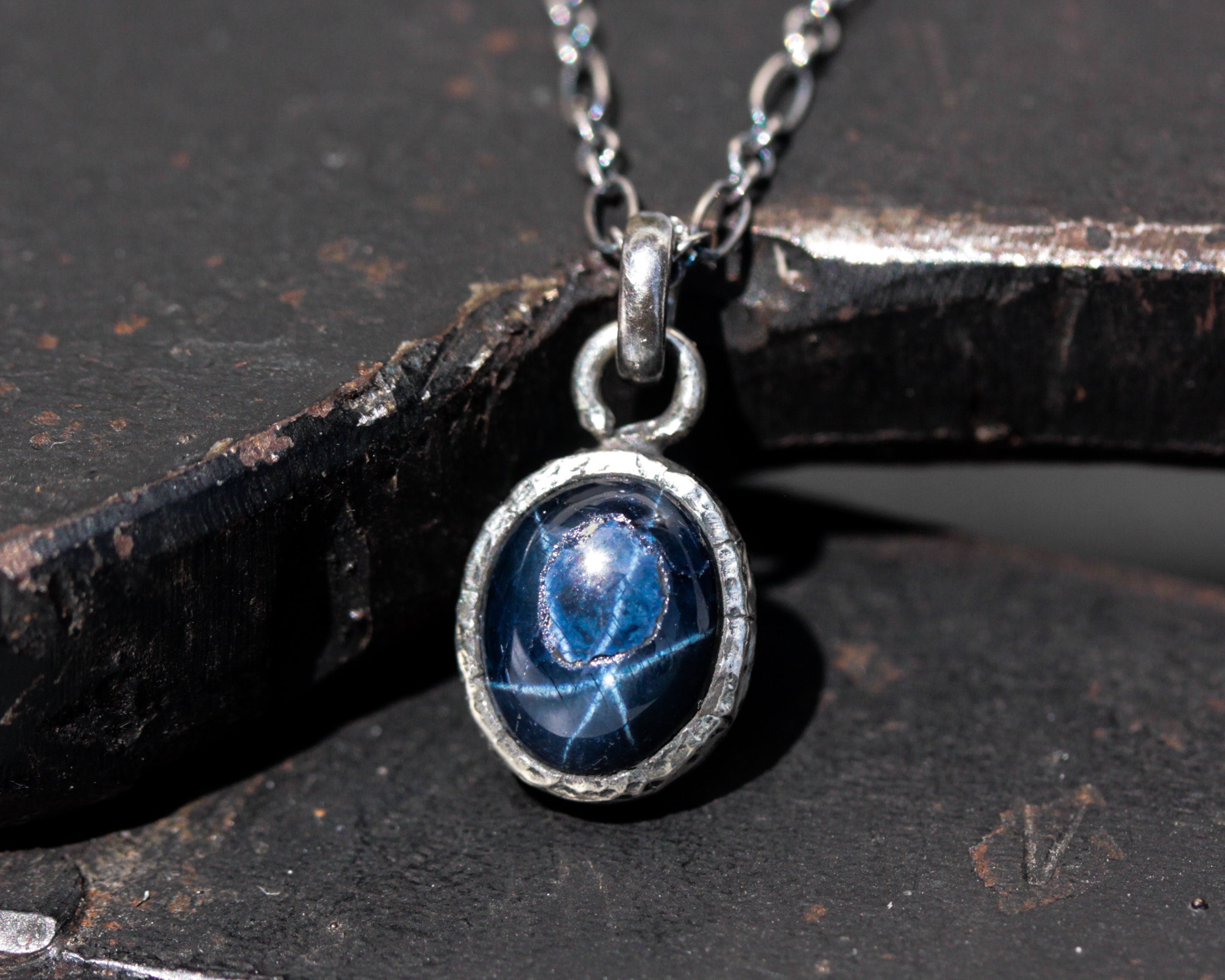 Basic sapphire necklace in silver